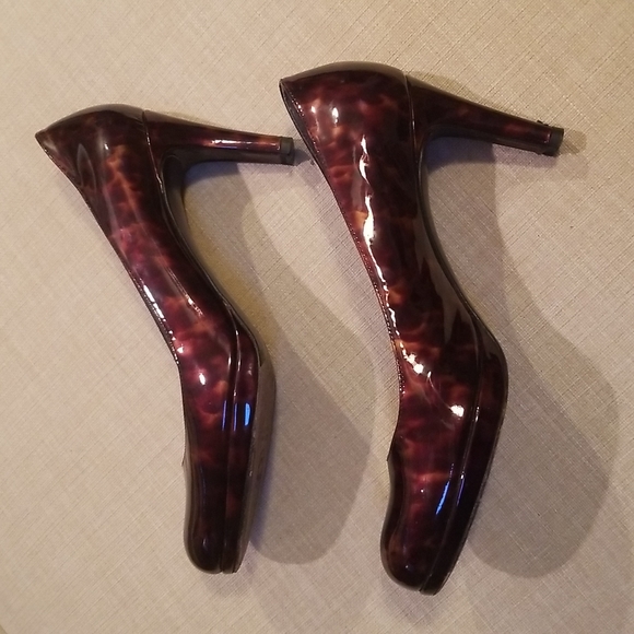 Stuart Weitzman Tortoise Shell Heels - Picture 5 of 15